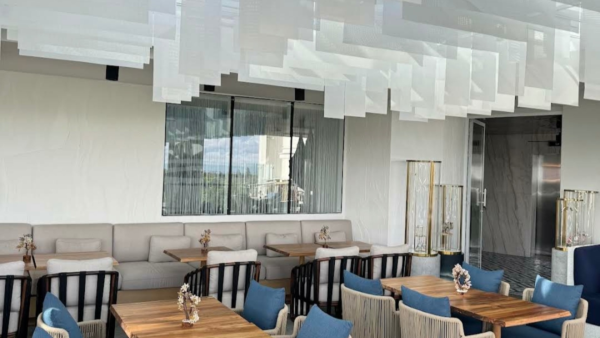 Troy Roof Bar — image 1