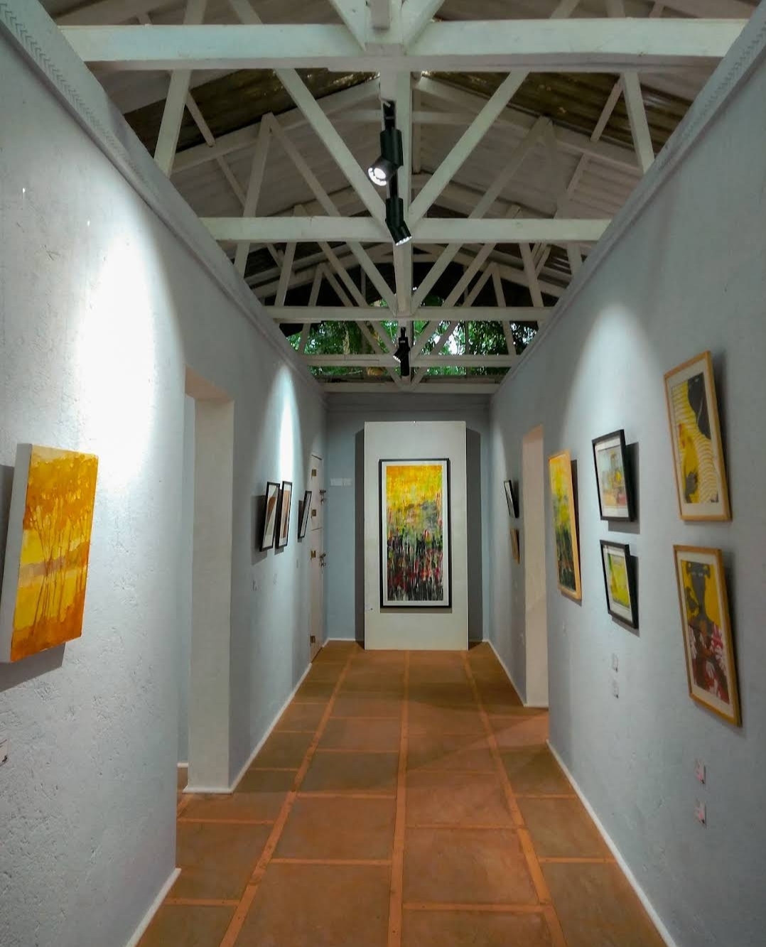 One-Off Contemporary Art Gallery — image 3