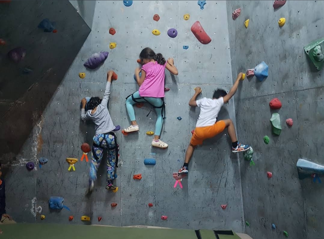 Diamond Plaza Climb BlueSky — image 3